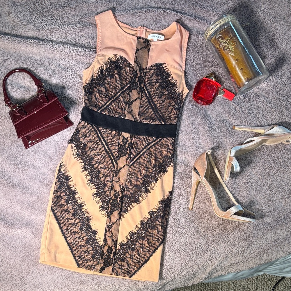 A|PEACH Sleeveless Peach Midi Dress with Black Lace Trim